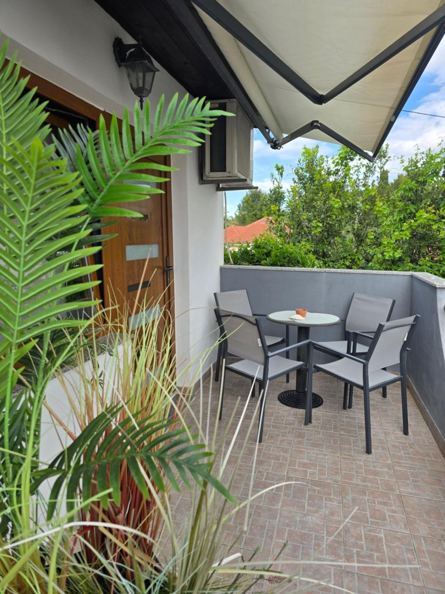 Apartments Lola Biograd Na Moru Exterior foto